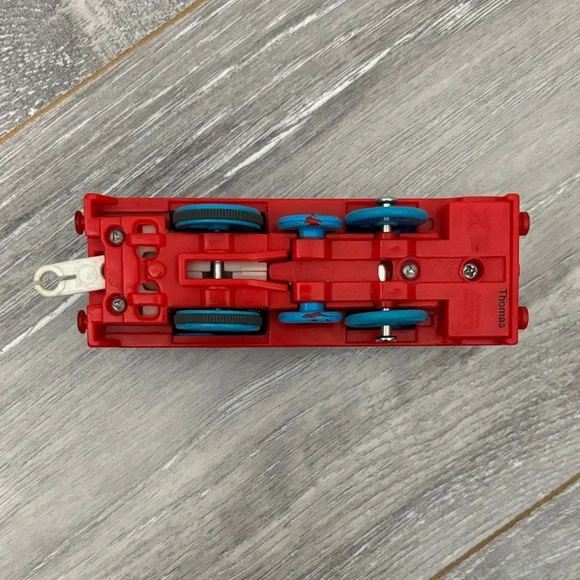 Motorized Trackmaster Thomas - Not Working - Picture 6 of 9
